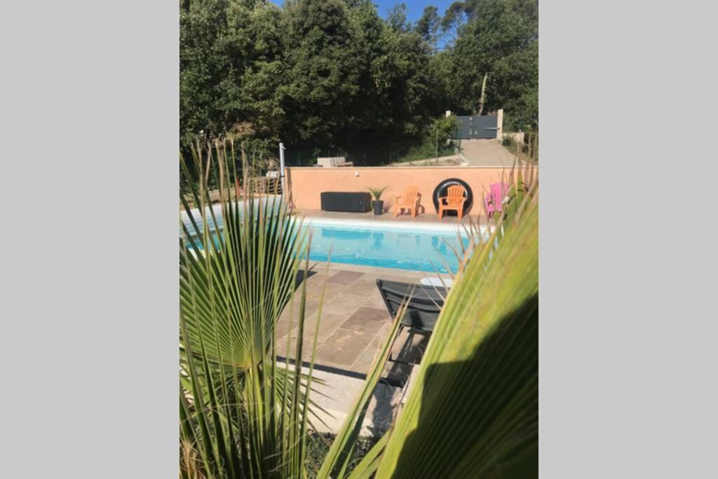 Logement Attenant A Une Villa T2 Avec Terrasse . Besse-sur-Issole Exteriér fotografie