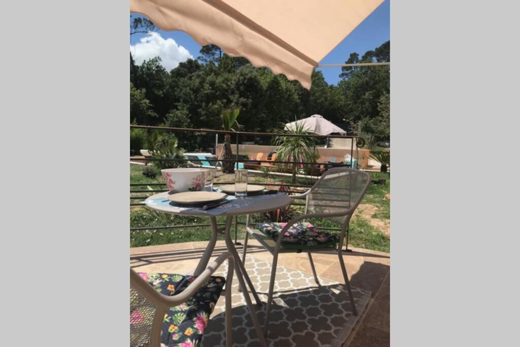 Logement Attenant A Une Villa T2 Avec Terrasse . Besse-sur-Issole Exteriér fotografie