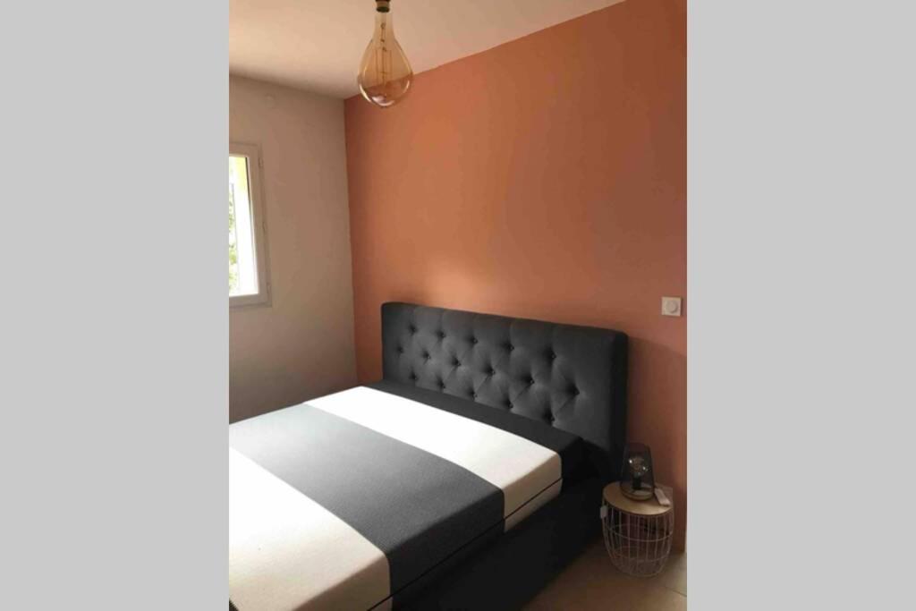Logement Attenant A Une Villa T2 Avec Terrasse . Besse-sur-Issole Exteriér fotografie